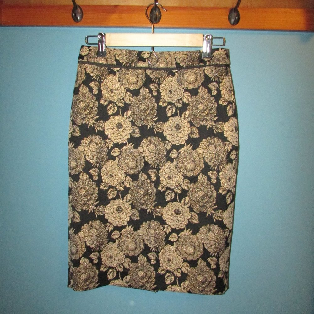 *5 for $25 bundle Item* Ann Taylor Gold and Black Jacquard skirt